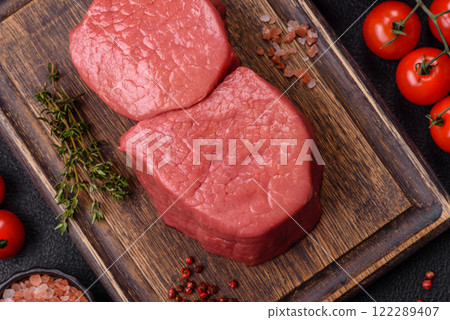 Raw beef eye steak round with salt, spices and herbs 122289407