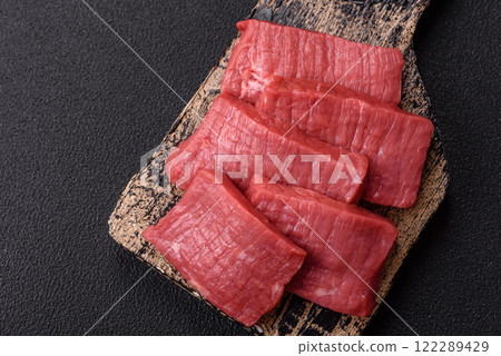Juicy raw beef cut into slices with salt and spices 122289429