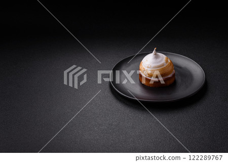 Sweet lemon tart with cream filling and zest Sweet lemon tart with cream filling and zest 122289767