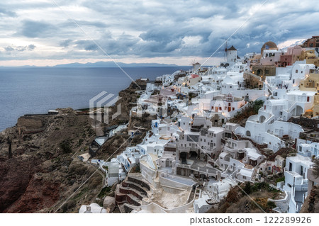 Oia Santorini Sunset View 122289926