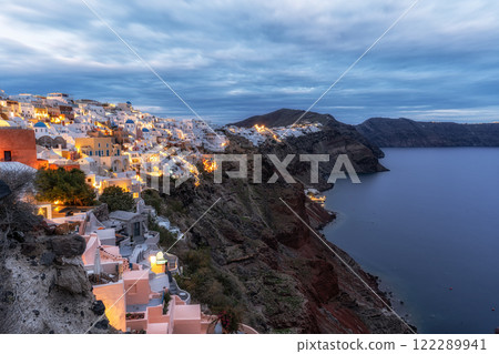 Oia Santorini Sunset Cliffside View 122289941