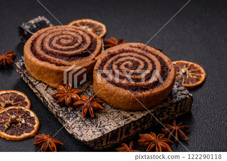 Freshly baked cinnamon roll with spices and cocoa filling 122290118