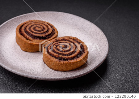 Freshly baked cinnamon roll with spices and cocoa filling 122290140