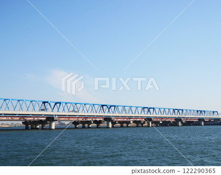 Railway bridge seen from the waterside | Maihama Bridge Railway bridge seen from the waterside | Maihama Bridge 122290365
