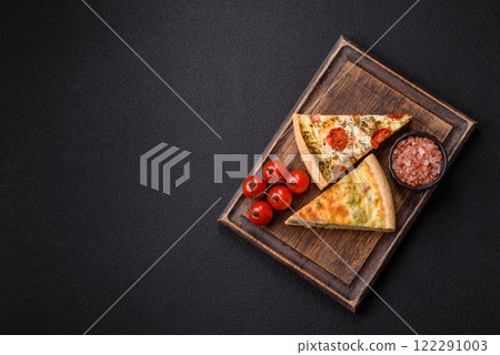 Delicious quiche with broccoli, cheese, chicken, spices and herbs 122291003
