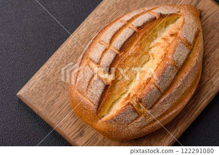 Homemade fresh crispy wholemeal bread Homemade fresh crispy wholemeal bread 122291080