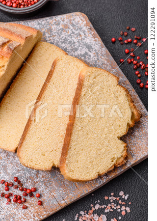 Homemade fresh crispy wholemeal bread Homemade fresh crispy wholemeal bread 122291094