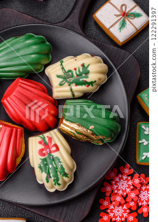 Sweet Madeleines desserts covered with chocolate in Christmas colors Sweet Madeleines desserts covered with chocolate in Christmas colors 122291397