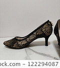 Lace pumps 122294087