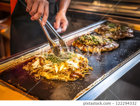 鐵板上烤的御好燒圖片素材 鐵板上烤的御好燒圖片素材 122294332