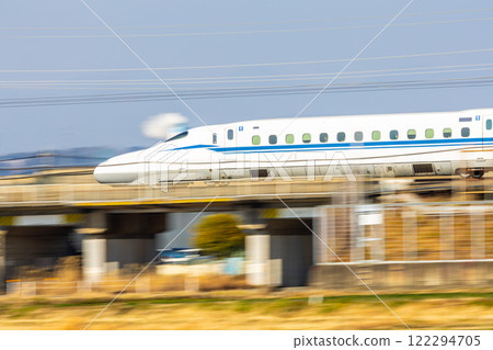 [Shizuoka] Panning shot of the Shinkansen 122294705