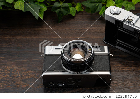 Old film camera 122294719