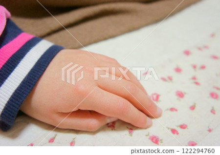 Gentle girl's hands 122294760
