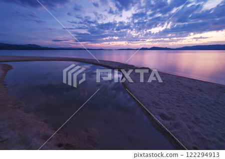 Sunset over Lake Nakaumi: Miyasu River Mouth (Yasugi City) Sunset over Lake Nakaumi: Miyasu River Mouth (Yasugi City) 122294913