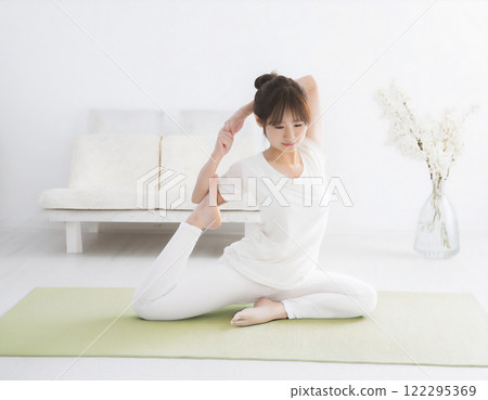 Women who do yoga 122295369
