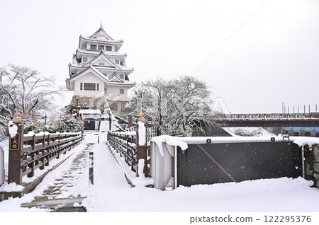 千成橋和日又一也城的雪景(岐阜縣大垣市) 千成橋和日又一也城的雪景(岐阜縣大垣市) 122295376