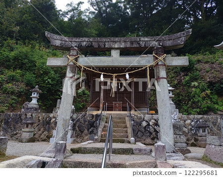 寶喜町小町,小町神社,小町神社,庭院後方有一座五環塔,據說是小野小町的墳墓。 寶喜町小町,小町神社,小町神社,庭院後方有一座五環塔,據說是小野小町的墳墓。 122295681