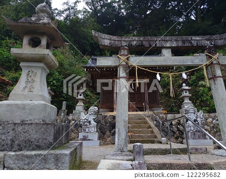 寶喜町小町,小町神社,小町神社,庭院後方有一座五環塔,據說是小野小町的墳墓。 寶喜町小町,小町神社,小町神社,庭院後方有一座五環塔,據說是小野小町的墳墓。 122295682