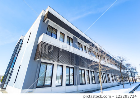 冬日陽光明媚的醫院新病房 冬日陽光明媚的醫院新病房 122295724