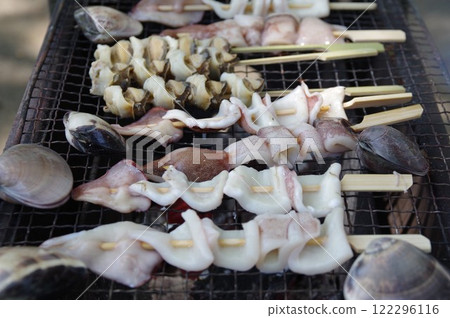 Charcoal grilled, grilled on a wire rack, grilled squid skewers, grilled clams 2 122296116
