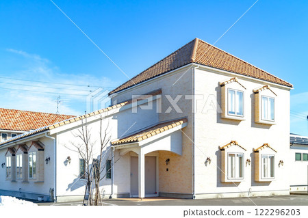 Exterior of a modern dental clinic on a winter morning 122296203