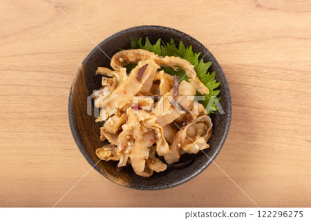 Scallops with Chinese dressing 122296275