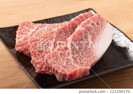[Produced in Miyagi Prefecture] Sendai beef thigh [aitchbone] for yakiniku 122298170