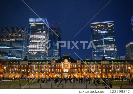 Tokyo station at night 122299842