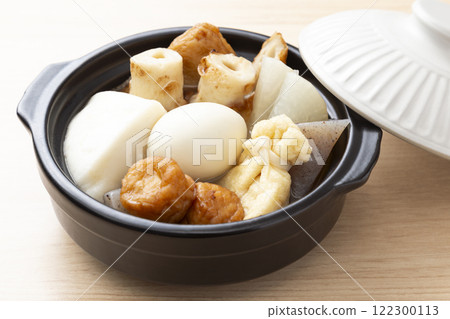 A single serving of oden on the table 122300113