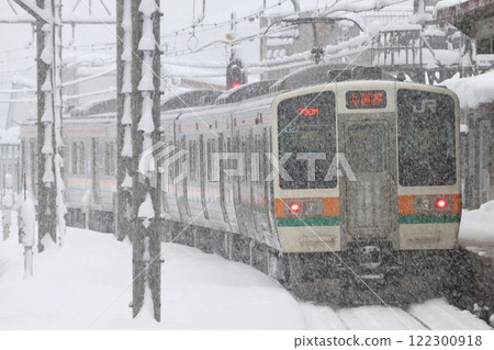 冬季從水上站出發的上越線211系列列車(高崎⇔水上) 冬季從水上站出發的上越線211系列列車(高崎⇔水上) 122300918