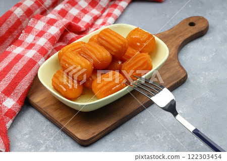 Tulumba dessert is a deep-fried dessert found in Ottoman cuisine and the regional cuisines of the former Ottoman Empire. 122303454