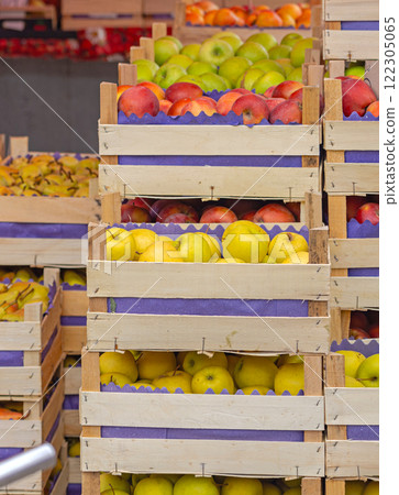 Mix Apples in Crates Mix Apples in Crates 122305065