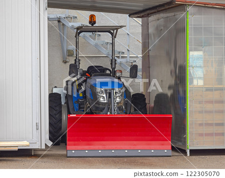 Red Snowplow Tractor 122305070