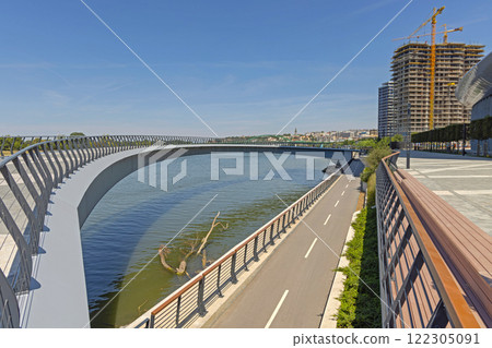 Pedestrian Loop Bridge 122305091