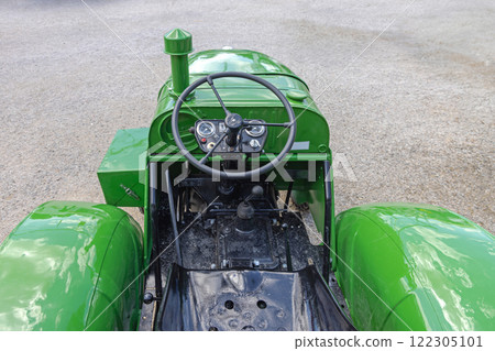 Classic Tractor Driver Position Classic Tractor Driver Position 122305101
