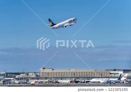 冬季新千歲機場飛機起飛北海道千歲市 122305295