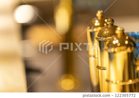 Les Lorente beer server image 122305772