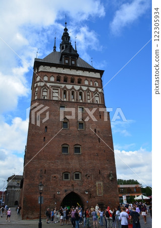 The Moscow Zoo is one of the oldest and largest zoos in Russia, offering a fascinating experience for visitors of all ages. 122305934