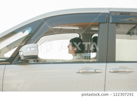 喜歡開車的中年婦女 122307291