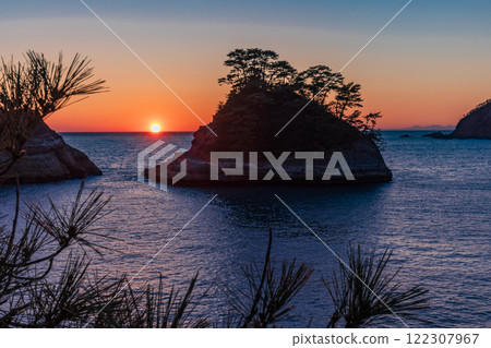 (Shizuoka Prefecture) Evening view of Dogashima in Nishiizu, Japan - Sunset (Shizuoka Prefecture) Evening view of Dogashima in Nishiizu, Japan - Sunset 122307967