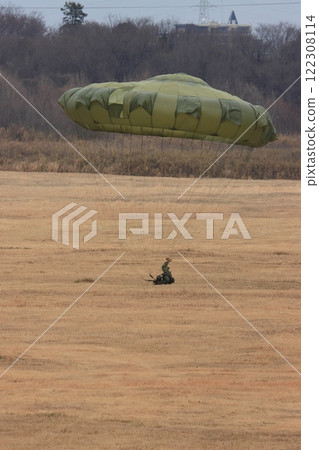Island recapture exercise: Parachute training for airborne forces Island recapture exercise: Parachute training for airborne forces 122308114