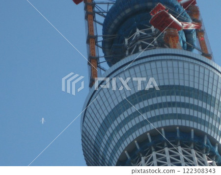 2011.1.3 興建中的東京晴空塔 展望台和飛機 122308343
