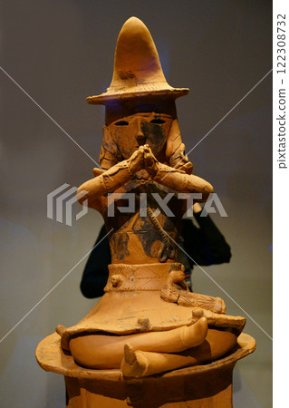 7552 Haniwa Boy sitting cross-legged 7552 Haniwa Boy sitting cross-legged 122308732