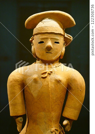 7556 Haniwa Dressed up girl 122308736