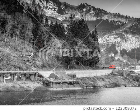 三月只見線～單色～ 122309372