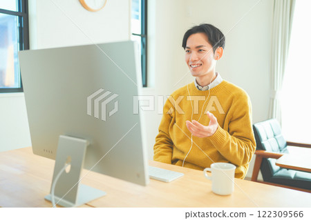 Young man holding an online meeting via telework Young man holding an online meeting via telework 122309566