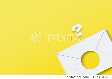 黃色背景,帶有從有孔的電子郵件信封中彈出的仇恨。 黃色背景,帶有從有孔的電子郵件信封中彈出的仇恨。 122310022