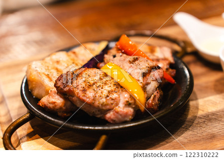 Stylish grill plate 122310222