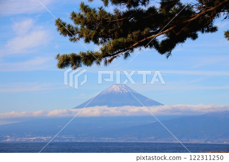 Mount Fuji as seen from Cape Mihama in Shizuoka Prefecture 122311250