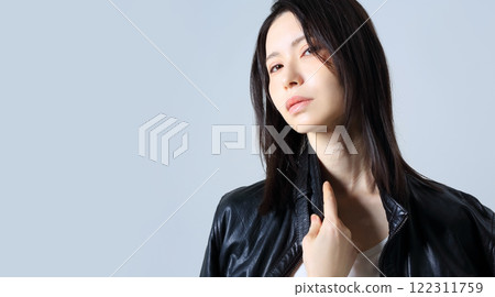 女性肖像美女形像皮夾克 122311759